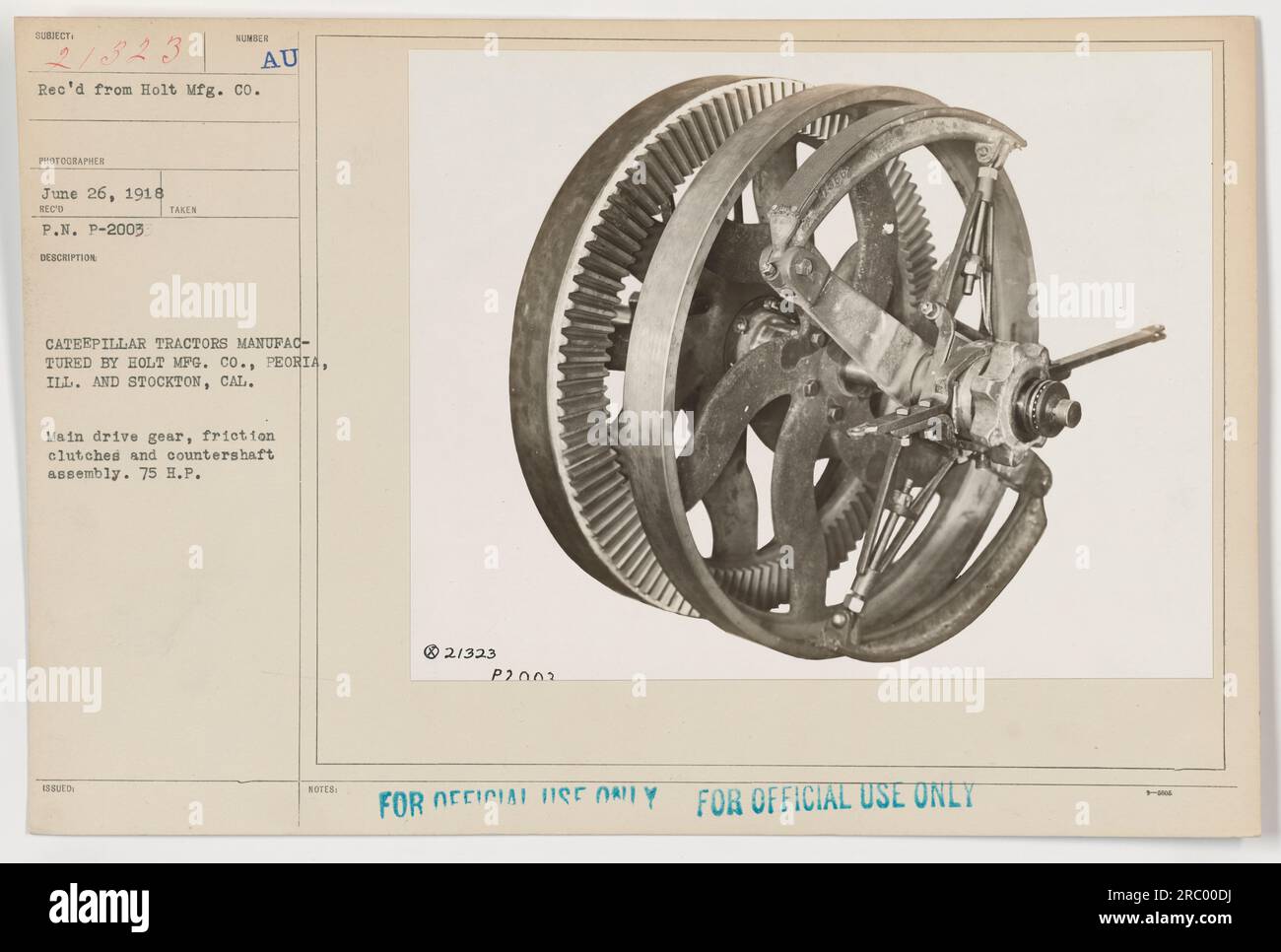 Ein Foto, das das Hauptantriebsrad, die Reibkupplungen und die Vorgelegewellenbaugruppe von 75 H.P. zeigt Caterpillar-Traktoren, hergestellt von holt Mfg. Co. In Peoria, Illinois, und Stockton, Kalifornien. Dieses Bild wurde am 26. Juni 1918 von holt Mfg. Co. Mit der Referenznummer 111-SC-21323 empfangen. Es ist nur für den offiziellen Gebrauch gekennzeichnet. Stockfoto