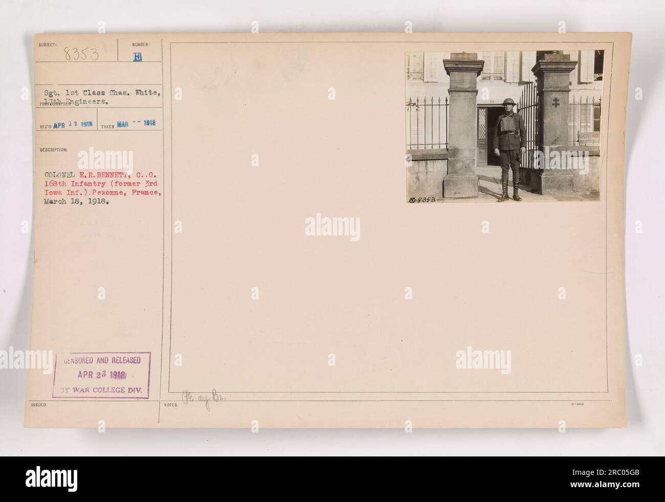 Oberst Notaufnahme Bennett, Befehlshaber der 168. Infanterie (ehemals 3. Infanterie Iowa), wird am 18. März 1918 in Pexonne, Frankreich, gesehen. Das Foto wurde von Sergeant 1. Klasse Chas gemacht. Weiß von den 17. Ingenieuren und erhalten am 19. April 1918. Es wurde zensiert und am 23. April 1918 von der Abteilung des war College veröffentlicht. Stockfoto