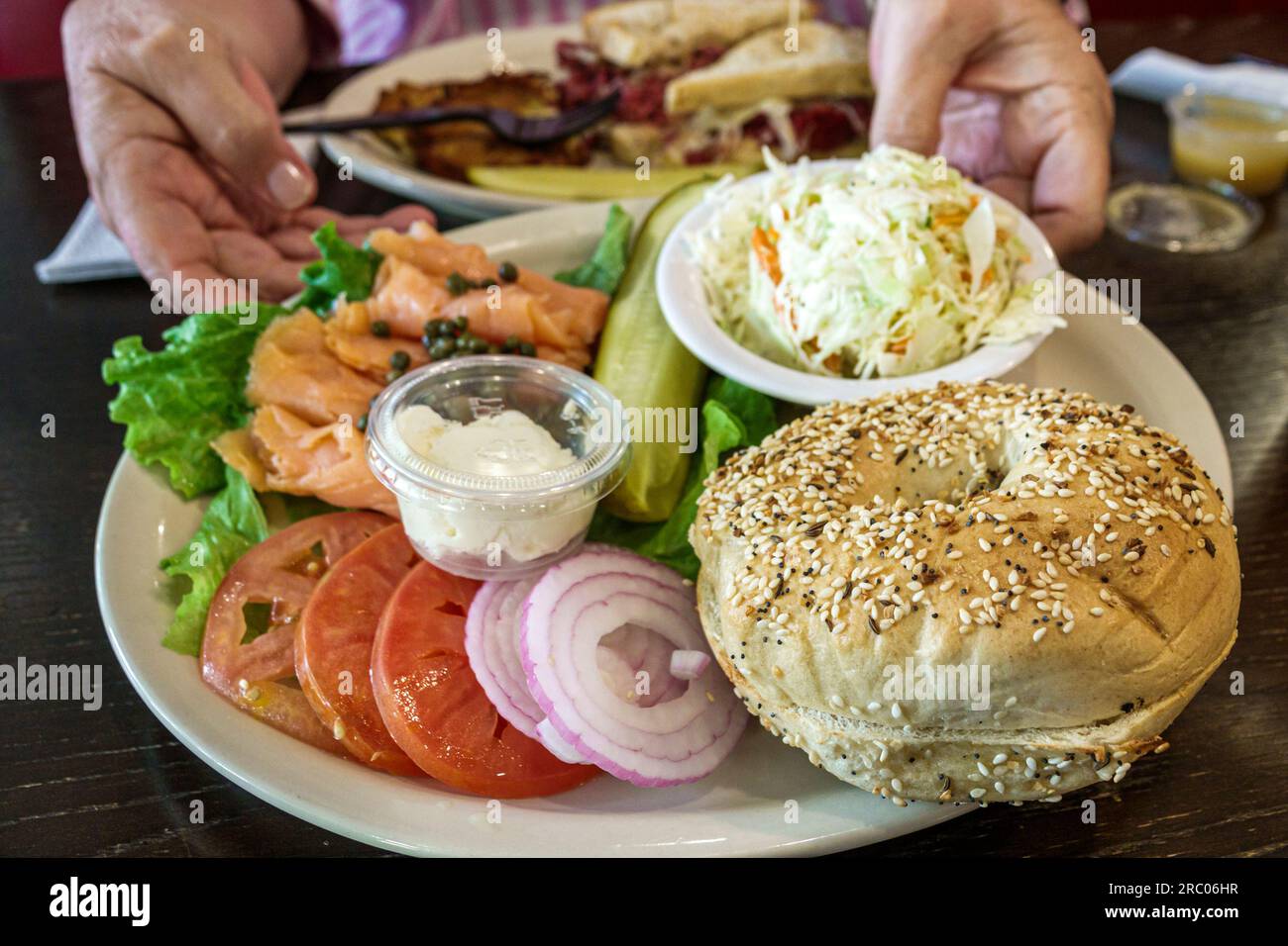 Bagel nova lachs lachs krautsalat Fotos und Bildmaterial in hoher