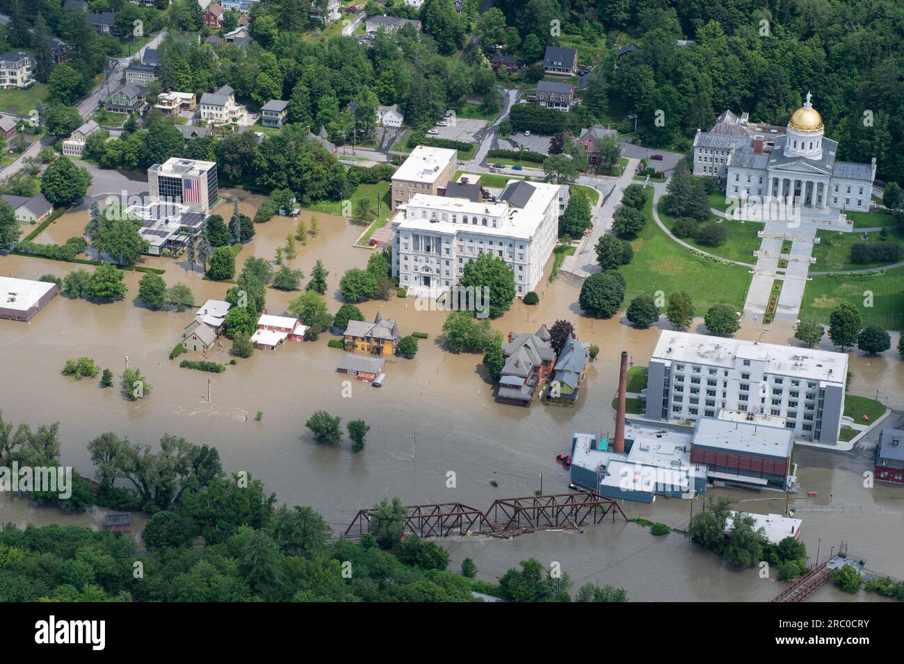 Montpellier, Vereinigte Staaten Von Amerika. 11. Juli 2023. Montpellier, Vereinigte Staaten von Amerika. 11. Juli 2023. Die Hauptstadt des Bundesstaates im Zentrum war fast vom Wasser des überfluteten Winooski River überflutet, nachdem Rekordregen in der nordöstlichen Region einbrachen, die zu Hunderten von Rettungen und einer Zwangsevakuierung Tausender Menschen führten. Am 11. Juli 2023 in Montpellier, Vermont. Kredit: MSgt. Michael Davis/Vermont National Guard/Alamy Live News Stockfoto