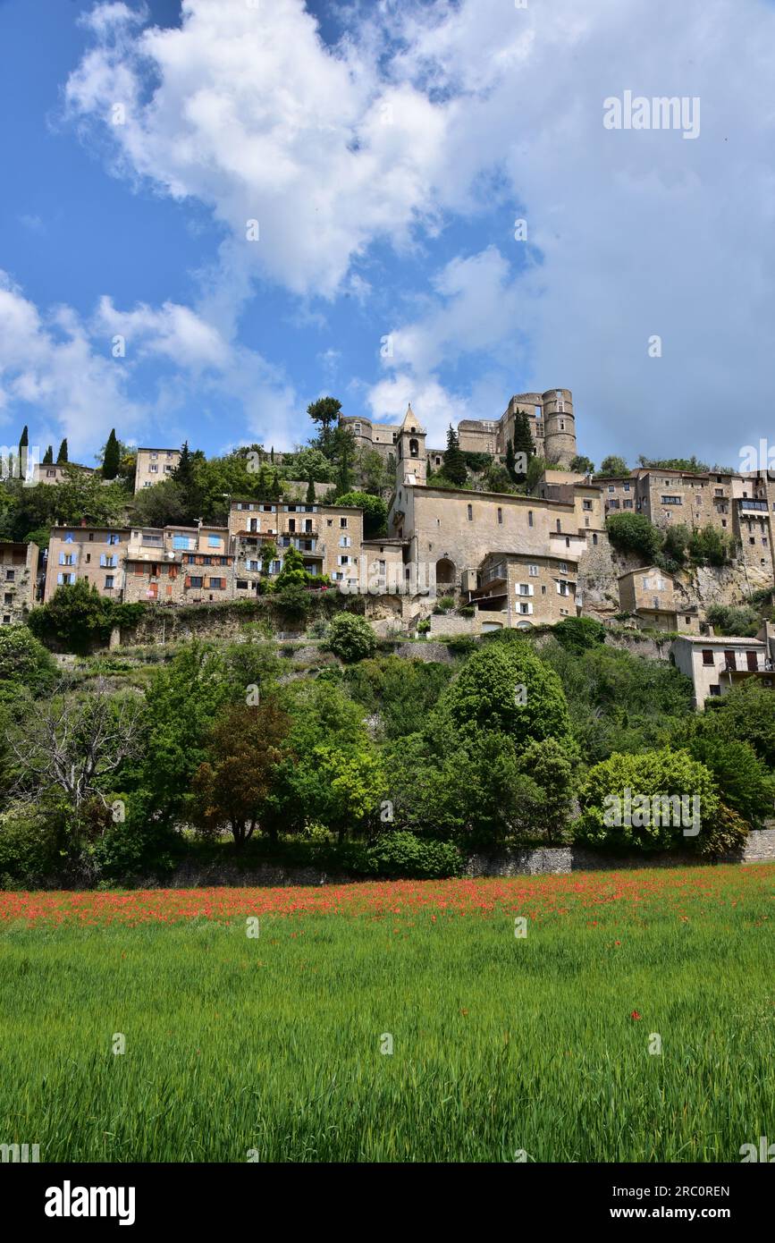 Das Dorf MontbrunlesBains im Departement Drôme in der Region Auvergne
