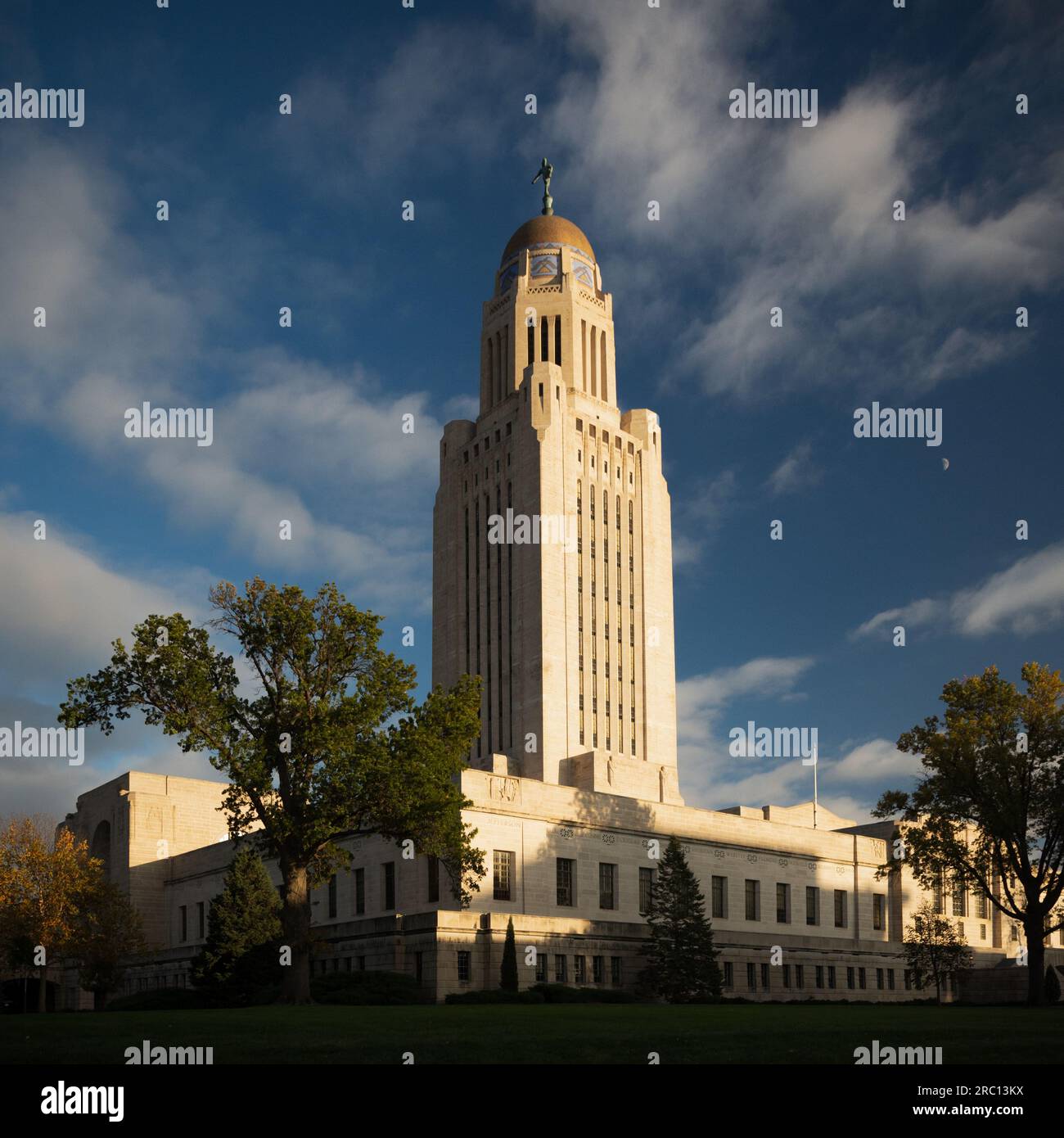 Nebraska State Capitol, südöstliche Ecke, Lincoln, Nebraska, USA. Stockfoto