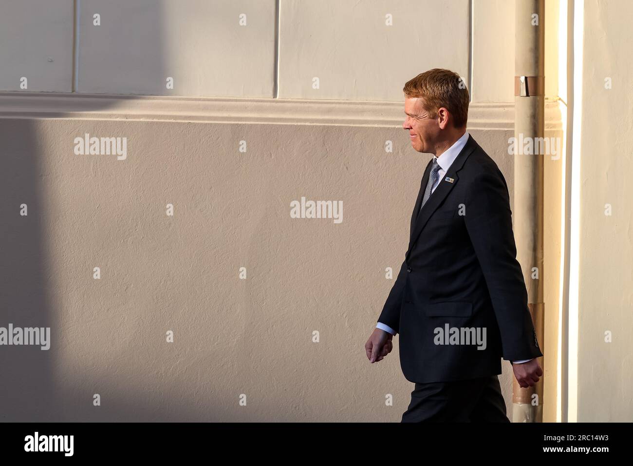 Vilnius, Litauen. 11. Juli 2023. Der Ministerpräsident Neuseelands, Chris Hipkins, kommt zum Abendessen während des hochrangigen NATO-Gipfels am 11. Juli 2023 in Vilnius, Litauen. Der Präsident Litauens veranstaltet das Abendessen für die Staats- und Regierungschefs der Welt im Präsidentenpalast. Auf der Tagesordnung des Gipfels stehen die ukrainische Absicht, der Organisation beizutreten, der Beitrittsprozess Schwedens, die Aufstockung der Waffenbestände und die Überprüfung der Verteidigungspläne. (Foto: Dominika Zarzycka/Sipa USA) Guthaben: SIPA USA/Alamy Live News Stockfoto