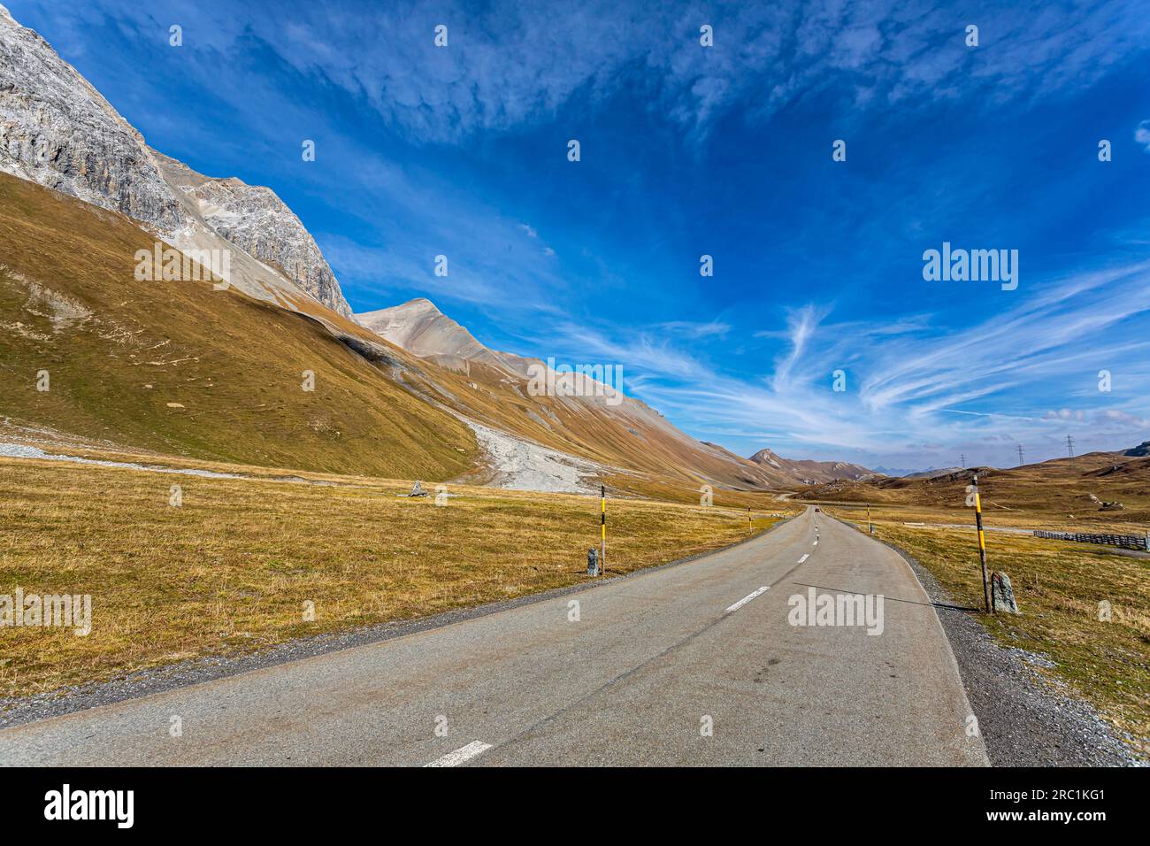 Landschaft im Herbst auf dem Albula Pass, Gipfeltreffen 2312 m, Berguen Filius, Kanton Graubuenden, Schweiz Stockfoto