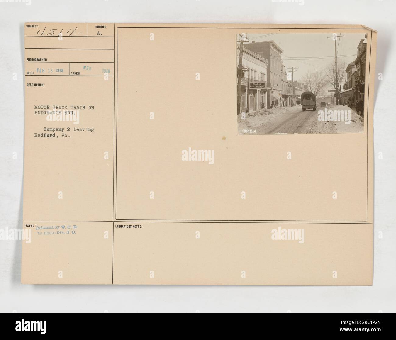 Ein Lastwagenzug auf einer Ausdauerfahrt, aufgenommen auf einem Foto vom 18. Februar 1918. Dieses Bild wurde von der Photo Division herausgegeben und zeigt, dass Firma 2 Bedford, Pennsylvania verlässt. In der Reihe von Fotografien, die amerikanische Militäraktivitäten während des Ersten Weltkriegs dokumentieren, steht sie auf der 4514. Stockfoto
