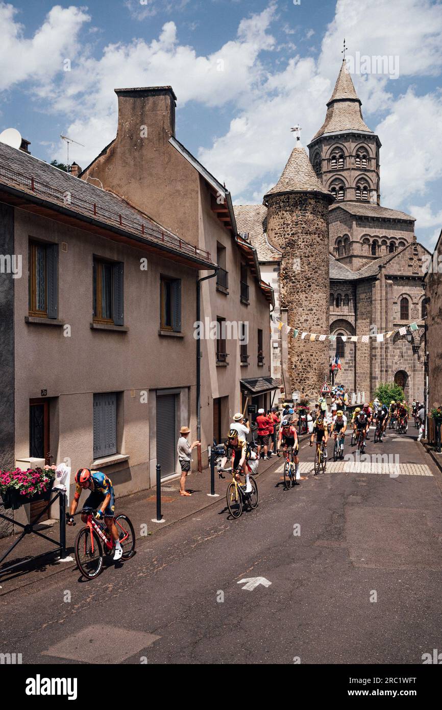 Issoire, Frankreich. 11. Juli 2023. Foto von Zac Williams/SWpix.com- 11/07/2023 - Radfahren - 2023 Tour de France - Stage 10 Vulcania nach Issoire (167,2km) - Giulo Ciccone, Trek Segafredo. Kredit: SWpix/Alamy Live News Stockfoto