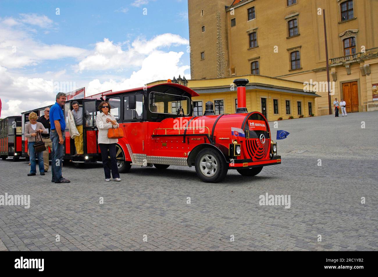 Touristenbus, Franziskanerplatz, Bratislava, Slowakei, Bratislava, Stadtbesichtigung Stockfoto