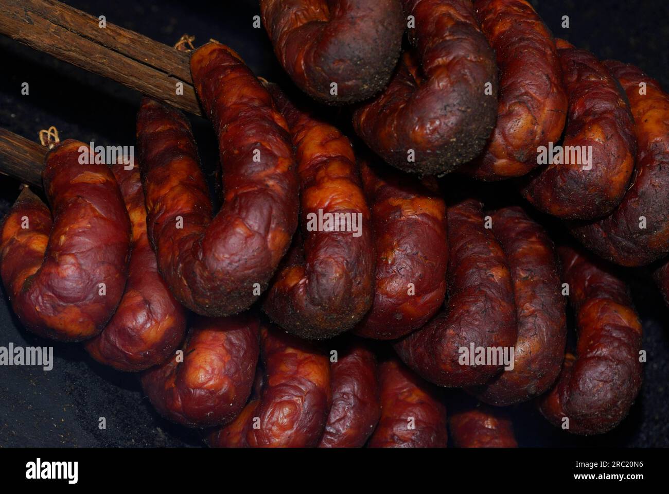 Im Rauch hängende Würstchen, Loureira, Regiao do Centro, Chourico, Chorizo, Wurst, Wurstprodukte, geräuchert, geräuchert, Portugal Stockfoto