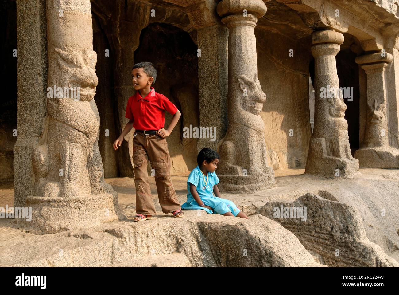 Bhima Ratha hat in Mahabalipuram monolithische Felsentempel, fünf Rathas, monolithische Felsenarchitektur aus dem späten 7. Jahrhundert geschnitzt Stockfoto