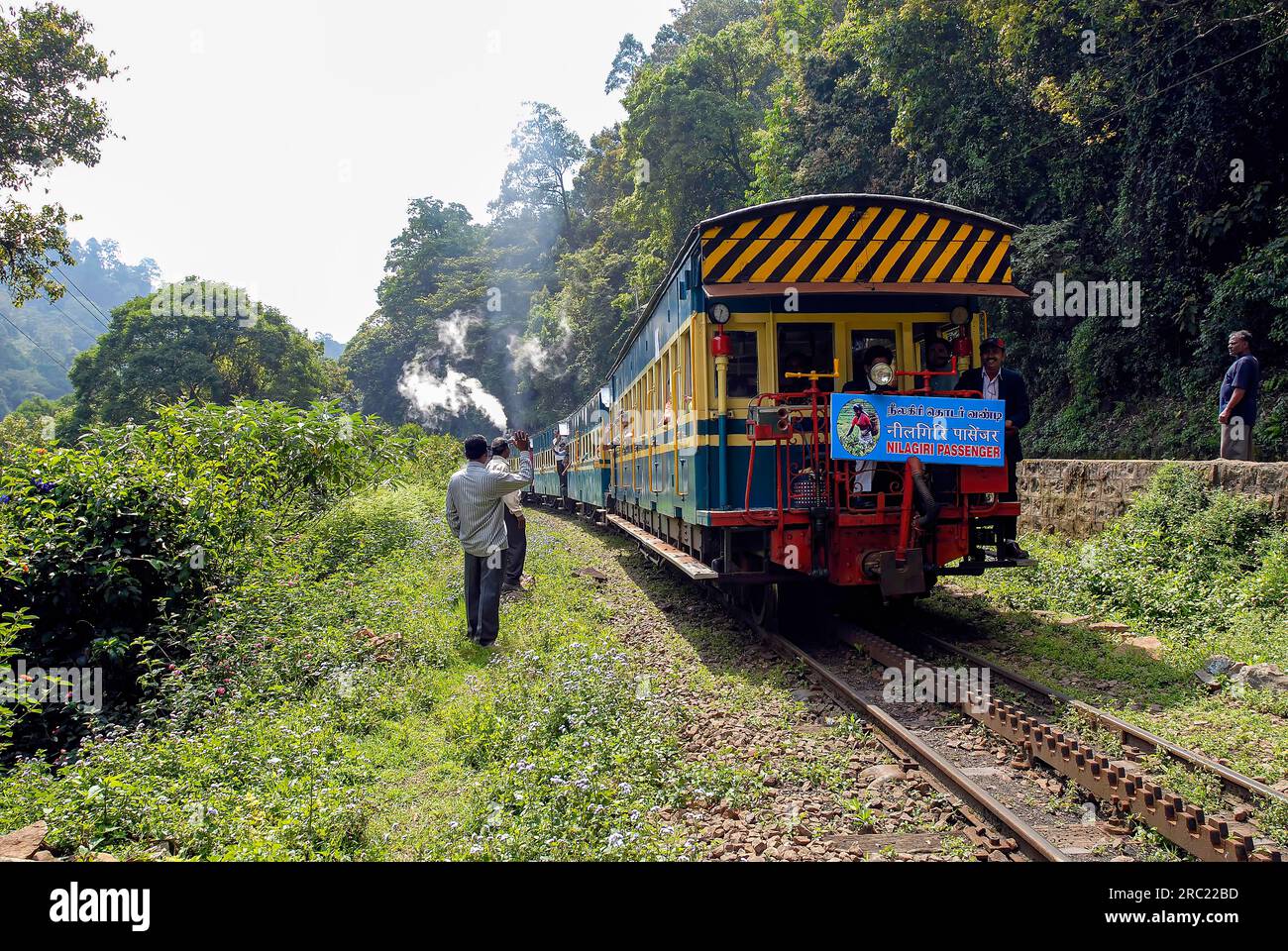 Aufregender Ausflug mit der Nilgiri Mountain Railway von Ooty nach Mettupalayam, Tamil Nadu, Südindien, Indien, Asien. UNESCO-Weltkulturerbe Stockfoto