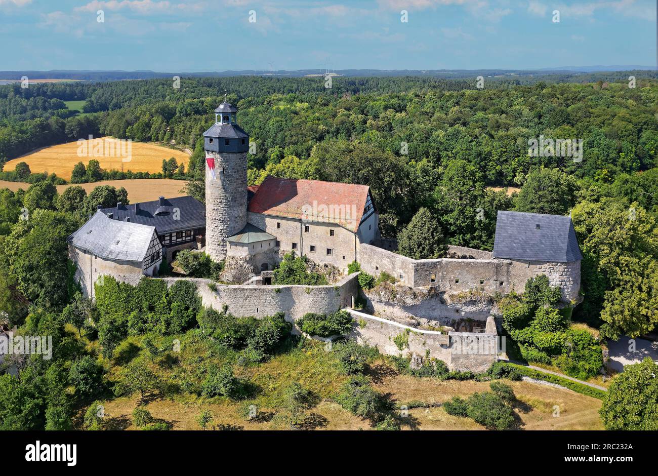 Aus der Vogelperspektive, Schloss Zwernitz, ursprünglich Mitte des 12. Jahrhunderts. Gegenwärtige Erscheinung aus dem 16. Und 17. Jahrhundert, erbaut im Felsgarten von Sanspareil, englisch Stockfoto