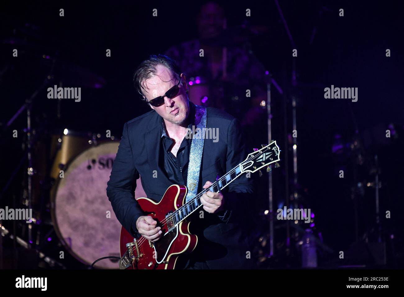 Juan-les-Pins, Südfrankreich. 11./07./2023. Tritt Joe Bonamassa am 11. Juli 2023 auf dem Jazz A Juan Festival in Juan-les-Pins, Südfrankreich, auf. Das Festival findet vom 10. Bis 21. Juli statt. Foto: Lionel Urman/ABACAPRESS.COM Kredit: Abaca Press/Alamy Live News Stockfoto