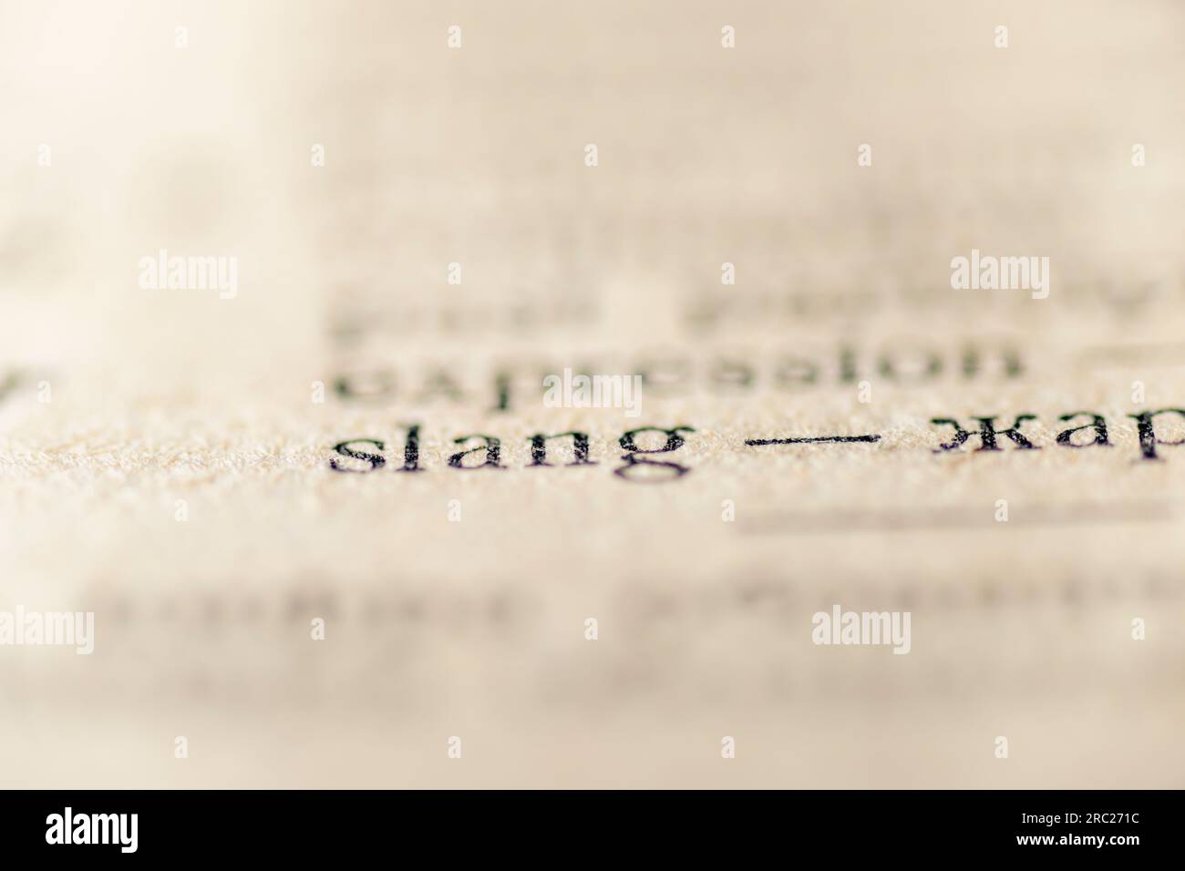 Konzentrieren Sie sich auf das im Vintage-Vokabular gedruckte Slang-Wort Stockfoto