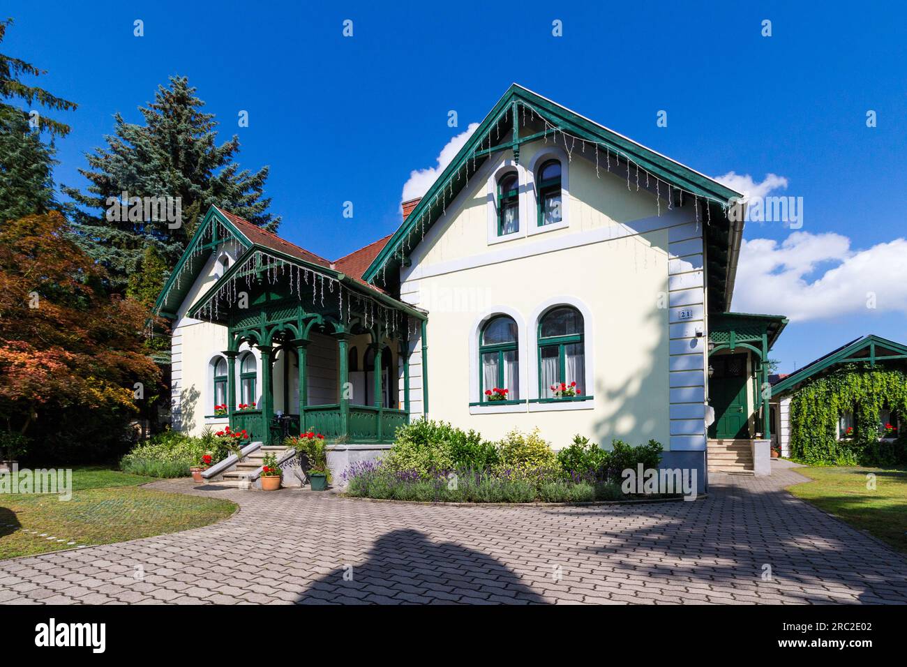 Die Villa wurde Anfang 1900er in Veszprem, Ungarn, erbaut Stockfoto