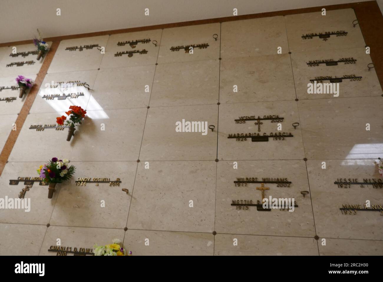 Inglewood, Kalifornien, USA 11. Juli 2023 Singer Patrice Holloway unmarkiertes Grab in Harmony im Manchester Garden Mausoleum auf dem Inglewood Park Cemetery am 11. Juli 2023 in Inglewood, Kalifornien, USA. Foto: Barry King/Alamy Stock Photo Stockfoto