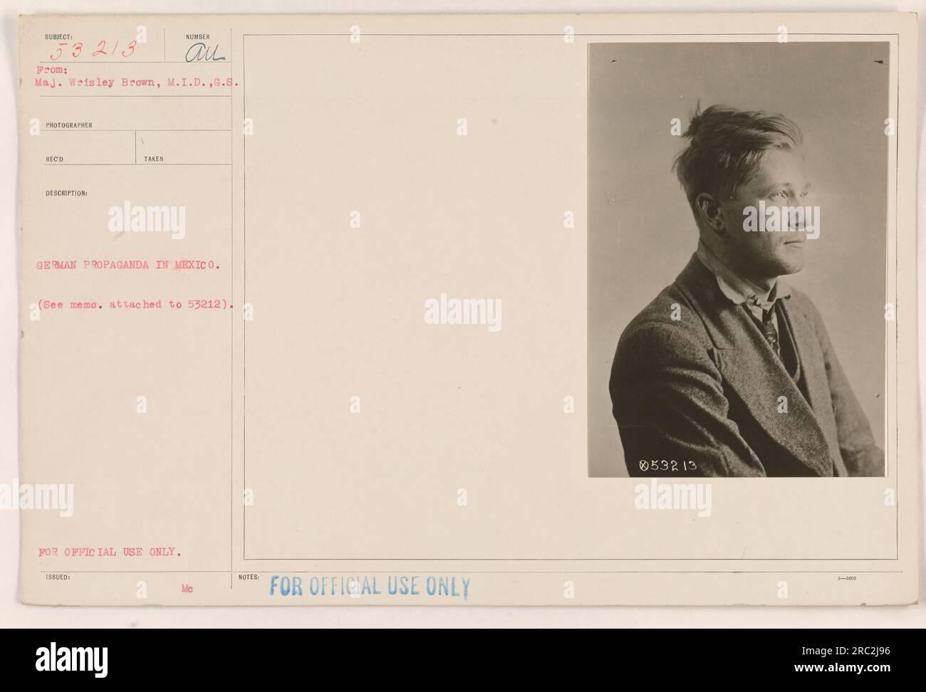 Foto mit deutscher Propaganda in Mexiko. Die beigefügte Notiz (53212) enthält weitere Informationen. Aufgenommen von Major Wrisley Brown, M.I.D., G.S. Die Beschreibung gibt das Vorhandensein deutscher Propaganda in Mexiko an. Dieses Bild ist als „NUR FÜR DEN OFFIZIELLEN GEBRAUCH“ klassifiziert und trägt die Referenznummer 189UED Mc. Bitte beachten Sie, dass dieses Foto nicht für die öffentliche Verbreitung bestimmt ist. Stockfoto