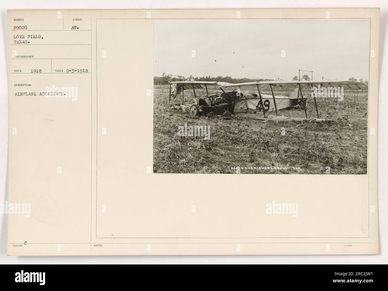 111-SC-29020 ist ein Bild aus Love Field, Texas, während des Ersten Weltkriegs. Das Foto, aufgenommen am 3. September 1918, dokumentiert Flugzeugunfälle. Der Fotograf des Bildes ist Reco in 1918. In den Notizen wird auf einen Vorfall am 3. August 1916 hingewiesen, an dem Landwirte der Bauernabteilung beteiligt waren. Stockfoto