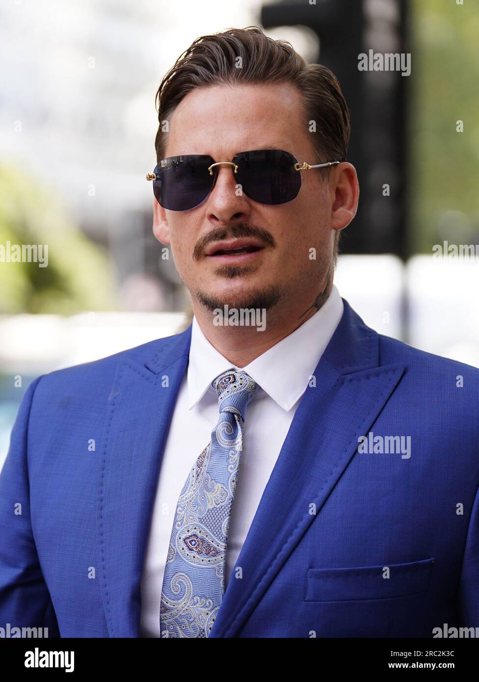 Lee Ryan kommt am Westminster Magistrates' Court in London an. Letzten Monat zog der Blaue Sänger sein Schuldbekenntnis zurück, weil er während seiner Verhaftung einen Polizisten betrunken angegriffen hatte, weil er einen schwarzen Flugbegleiter missbraucht hatte, und gab ein zweites unschuldiges Bekenntnis ein. Bilddatum: Mittwoch, 12. Juli 2023. Stockfoto