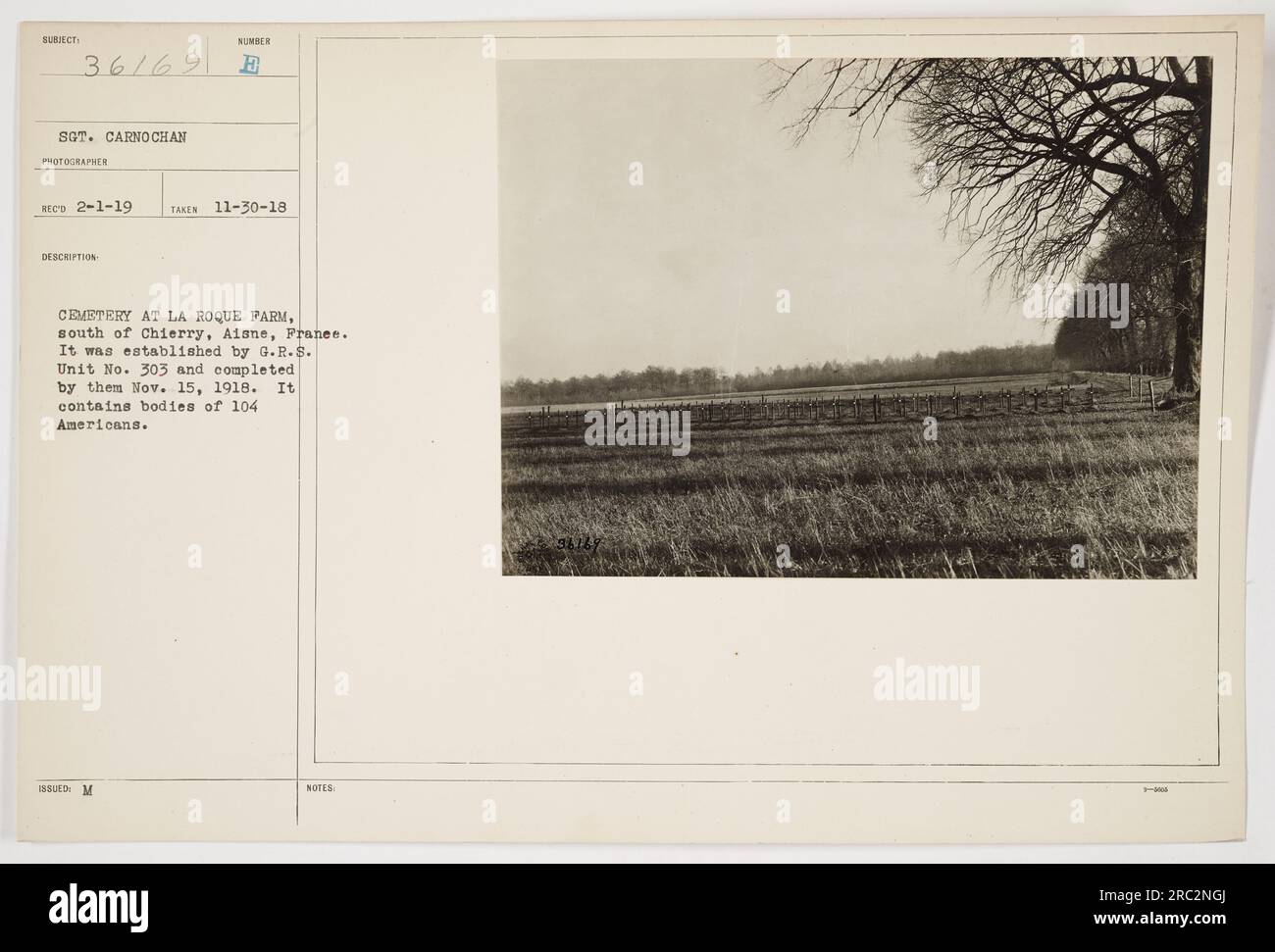 Bild des Sumber E-Friedhofs auf der La Roque Farm in Aisne, Frankreich. Der Friedhof wurde von G.R.S. nit Nr. 303 errichtet und am 15. November 1918 fertiggestellt. Es dient als Ruhestätte für 104 amerikanische Soldaten. Foto von Sergeant Carno Chan am 30. November 1918. Stockfoto