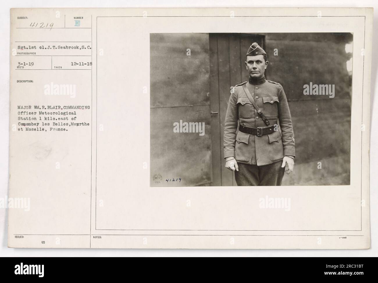 Sgt. 1. Sgt. J. T. Seabrook aus South Carolina. Foto aufgenommen am 12-11-18. Major Wm. R. Blair, der Kommandant der Meteorologischen Station 1 km östlich von Compombey les Belles, Meurthe et Moselle, Frankreich, ist auf dem Bild zu sehen. Hinweise: 41219 WWWXX. Stockfoto