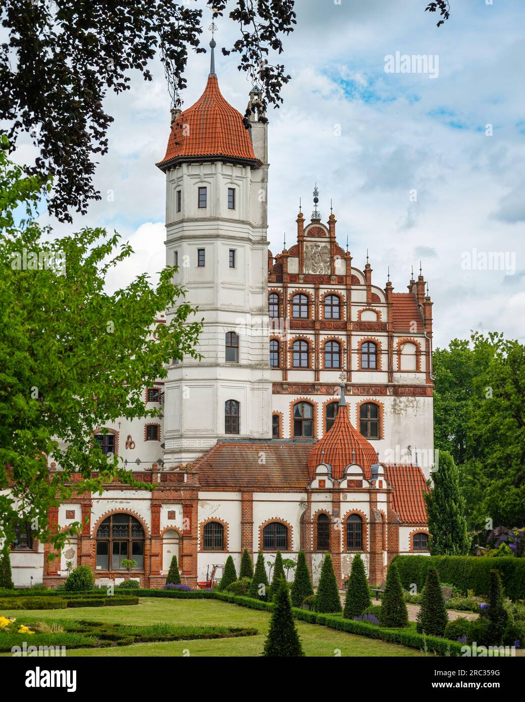 Schloss basedow -Fotos und -Bildmaterial in hoher Auflösung – Alamy
