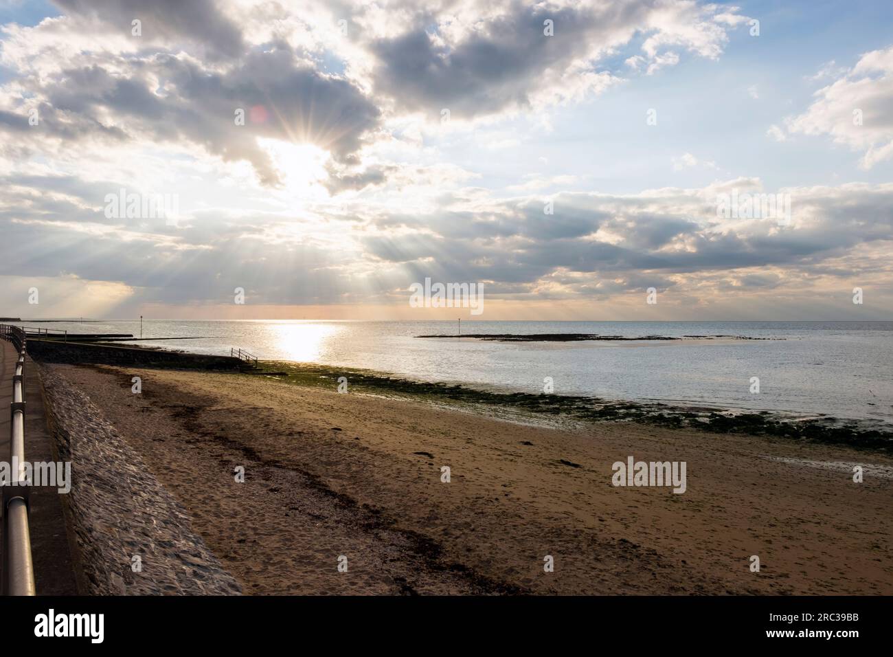 Sonnenuntergang über Walpole Bay, Margate, Kent. Stockfoto