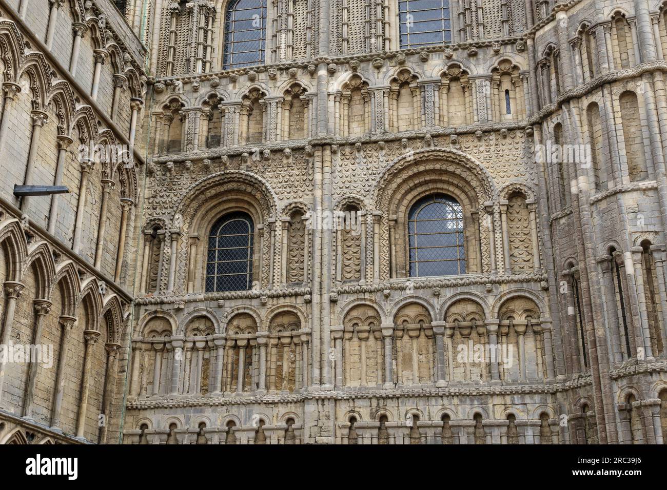 Details zu Teilen des Äußeren der Ely Cathedral, Cambridgeshire, Großbritannien Stockfoto