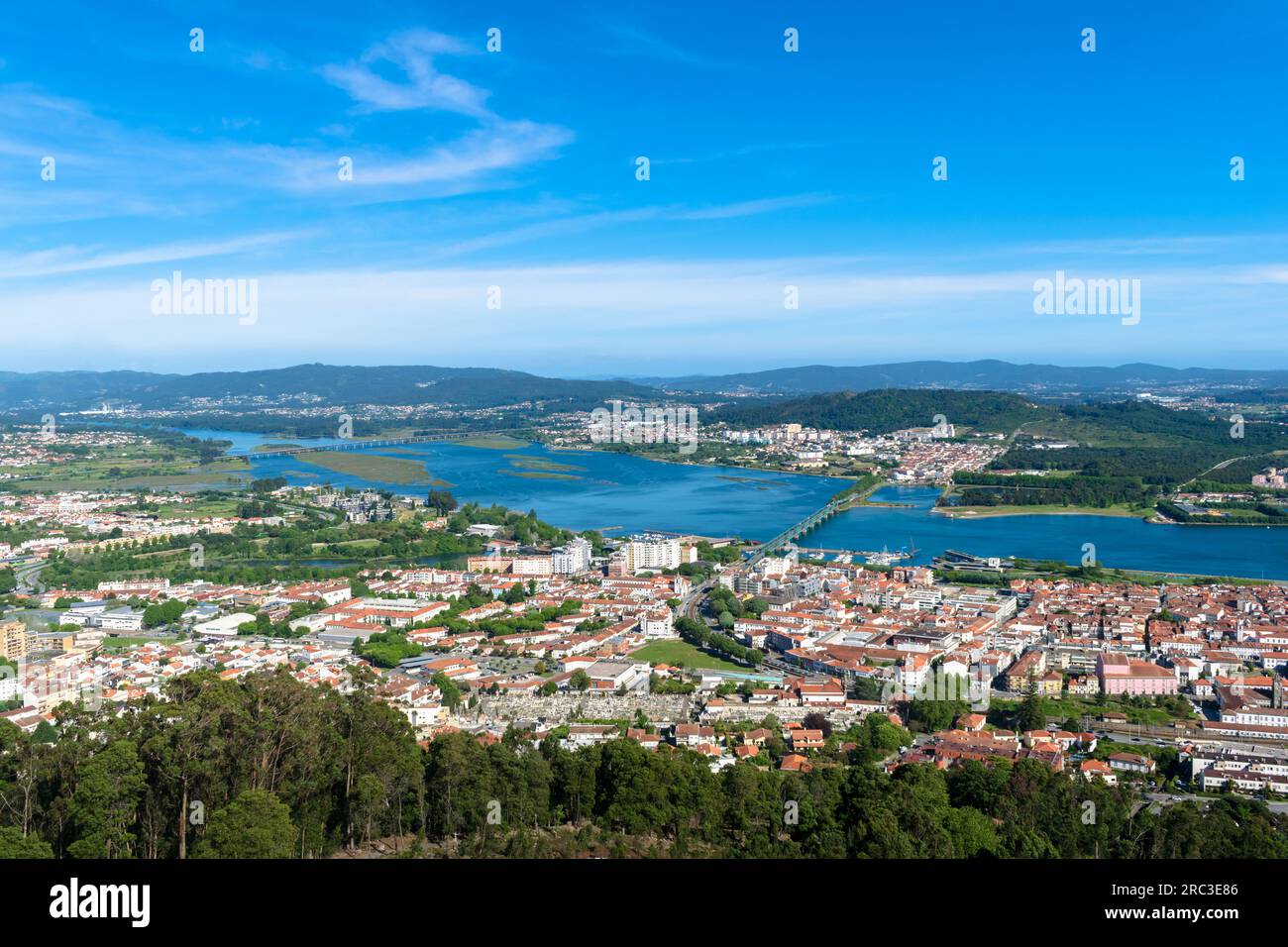 Panoramablick auf die Stadt Viana do Castelo. Stadt im Norden Portugals Stockfoto