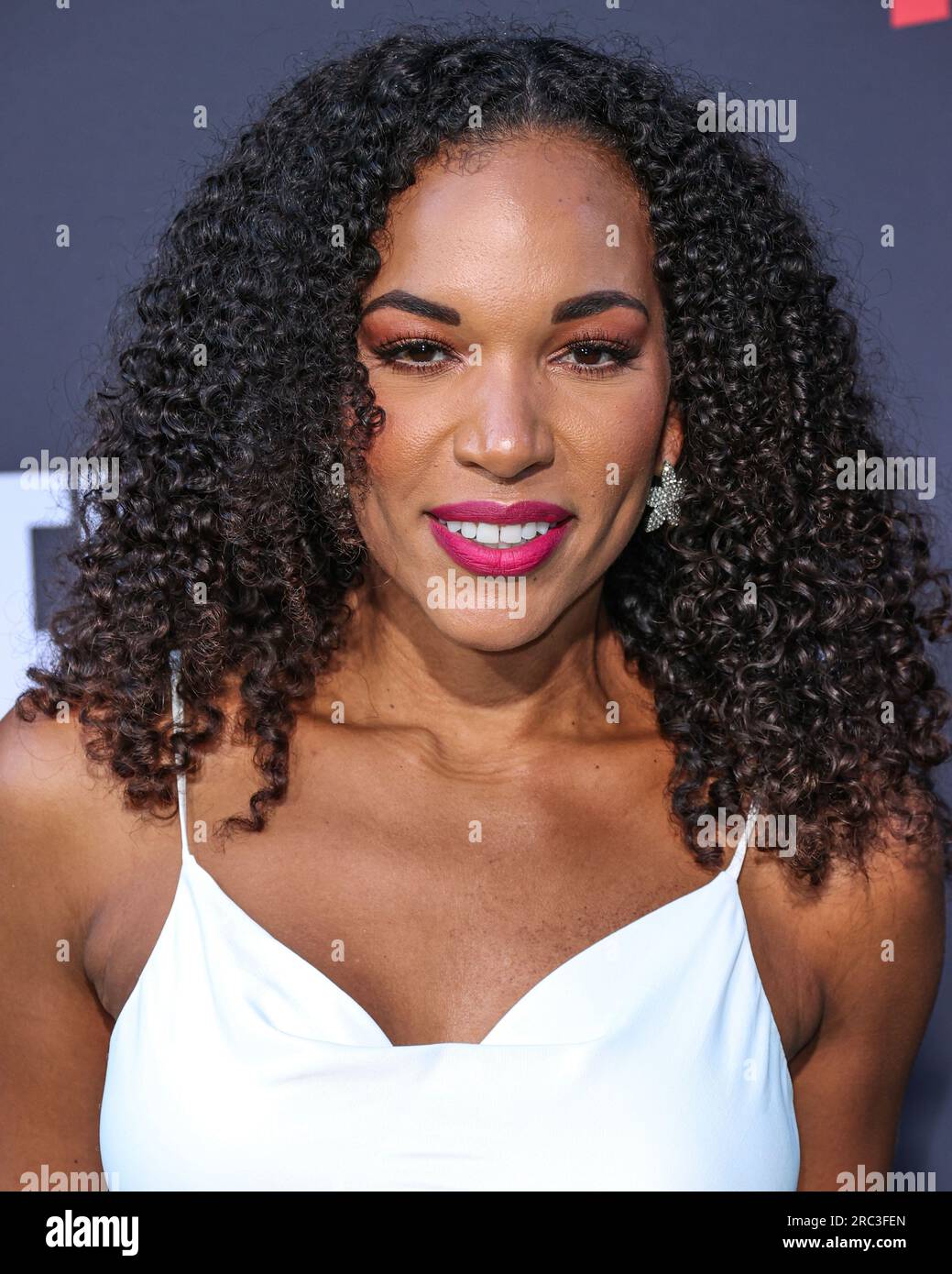 Hollywood, Usa. 11. Juli 2023. HOLLYWOOD, LOS ANGELES, KALIFORNIEN, USA - JULI 11: Der dominikanisch-amerikanische Sportreporter MJ Acosta trifft am 11. Juli 2023 im Netflix Tudum Theater in Hollywood, Los Angeles, Kalifornien, USA auf der Premiere der „Quarterback“-Saison 1 von Netflix ein. (Foto: Xavier Collin/Image Press Agency) Kredit: Image Press Agency/Alamy Live News Stockfoto