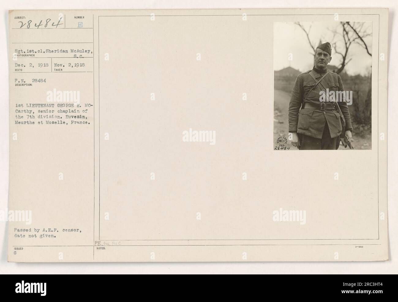 Bildunterschrift: Sgt. 1.cl. Sheridan McAuley hat dieses Foto am 2. Dezember 1918 in Euvezin, Meurthe et Moselle, Frankreich, aufgenommen. Das Bild zeigt 1. Leutnant George E. McCarthy, leitender Kaplan der 7. Division. Dieses Foto wurde vom A.E.F.-Zensor genehmigt, aber das genaue Datum ist unbekannt. Stockfoto