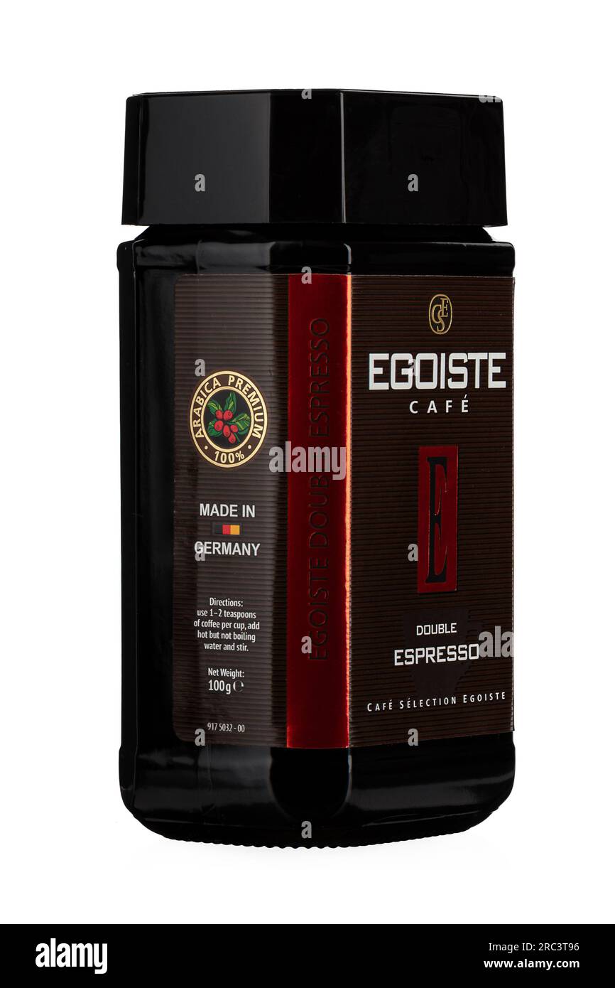 Moskau, Russland, 11. Juli 2023: Geschlossene Dose gefriergetrockneten Instantkaffees EGOISTE Double Espresso, Hersteller Hamburg, Deutschland. Speicherplatz kopieren. Stockfoto