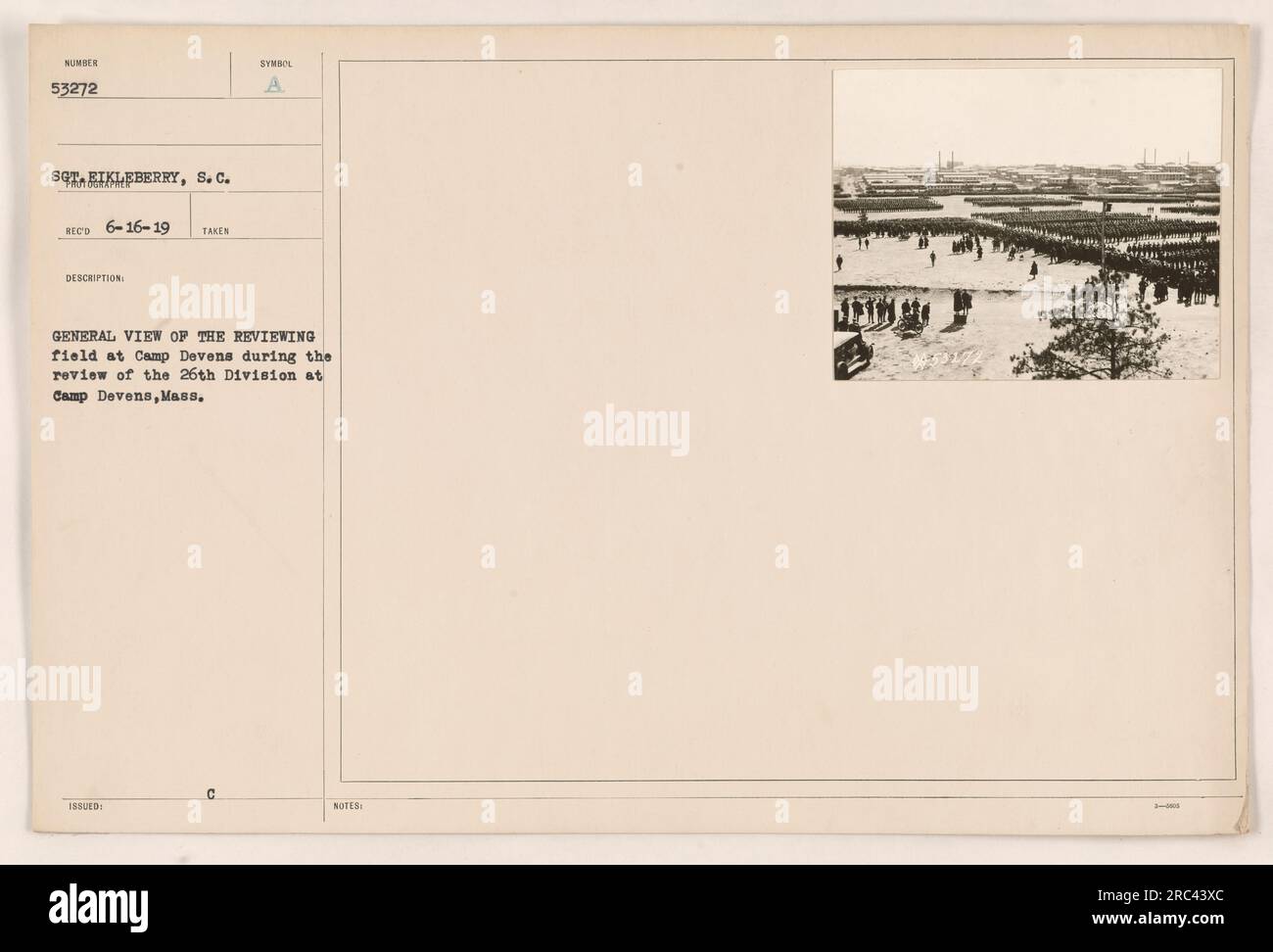 Ein Foto, das eine allgemeine Ansicht des Prüfungsfeldes in Camp Devens während der Überprüfung der 26. Division darstellt. Dieses Bild zeigt den Moment während der Rezension in Camp Devens, Massachusetts. Stockfoto