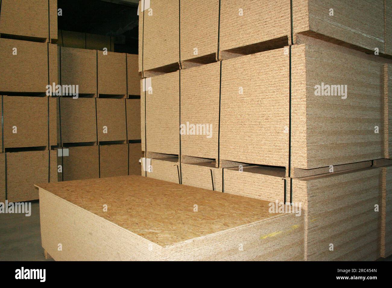 OSB-Platine. Das Plattenmaterial wird im Bauwesen verwendet. Stockfoto