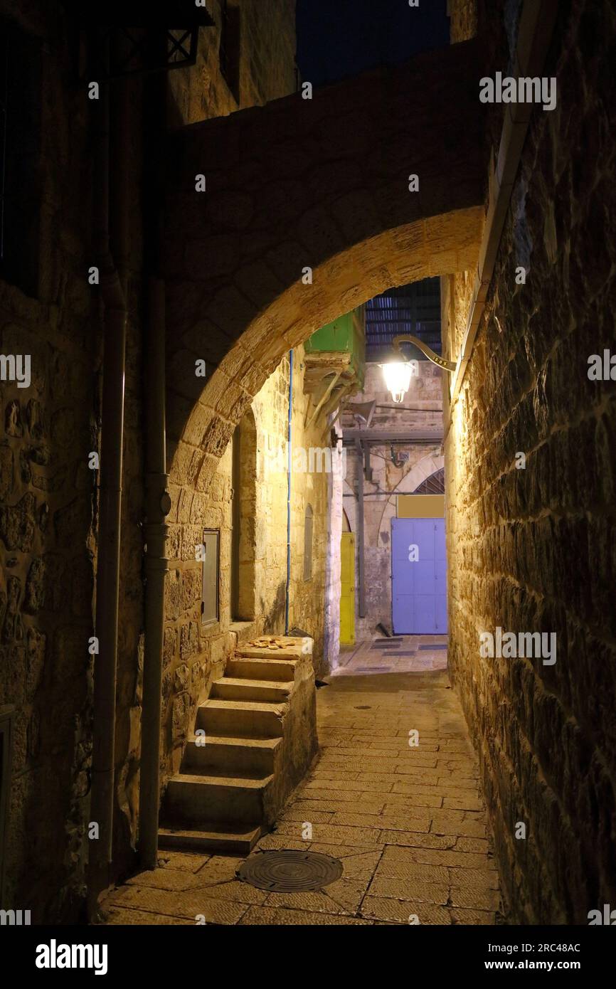 Altstadt von Jerusalem - enge Gassen des christlichen Viertels bei Nacht. Jerusalem, Israel. Stockfoto