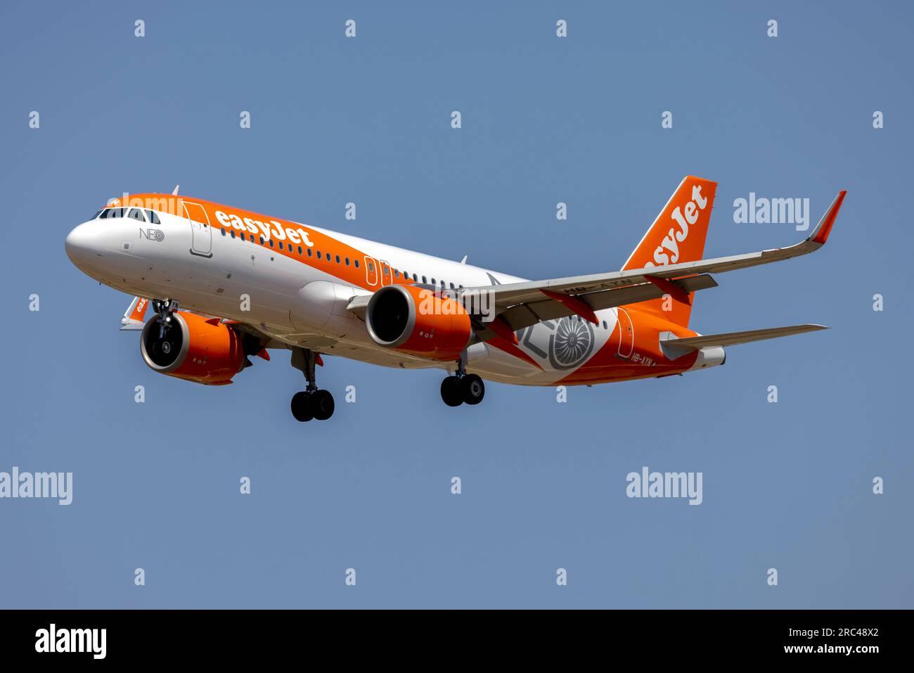 EasyJet Switzerland Airbus A320-251N (REG: HB-AYN) mit dem Airbus NEO Logo. Stockfoto