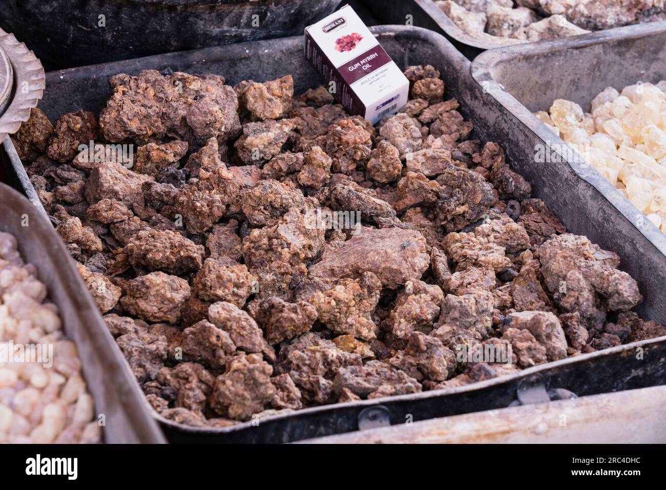 Jordan, Petra, Myrrrh-Harz-Weihrauch zum Verkauf. Der archäologische Park Petra ist ein jordanischer Nationalpark und gehört zum UNESCO-Weltkulturerbe. Myrrhenharz für mich Stockfoto