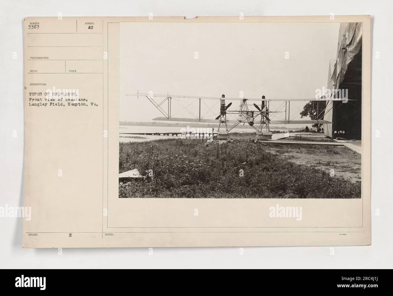 Vorderansicht eines Wasserflugzeugs in Langley Field, Hampton, Virginia. NR. 3367 FOTOGRAF RECO BESCHREIBUNG ERSTELLT AUSWEIS: ARTEN VON WASSERFLUGZEUGEN. Stockfoto