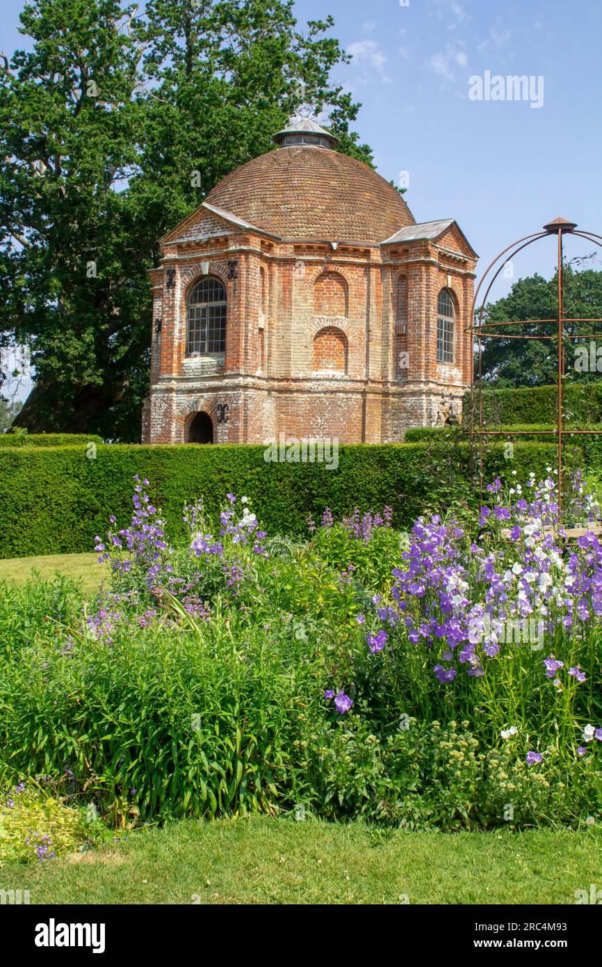 13. Juni 23 das gewölbte Dach eines Tudor Sommerhauses aus dem 16. Jahrhundert auf dem Gelände des historischen National Trust, der Vyne, nahe Sherbourne han Stockfoto