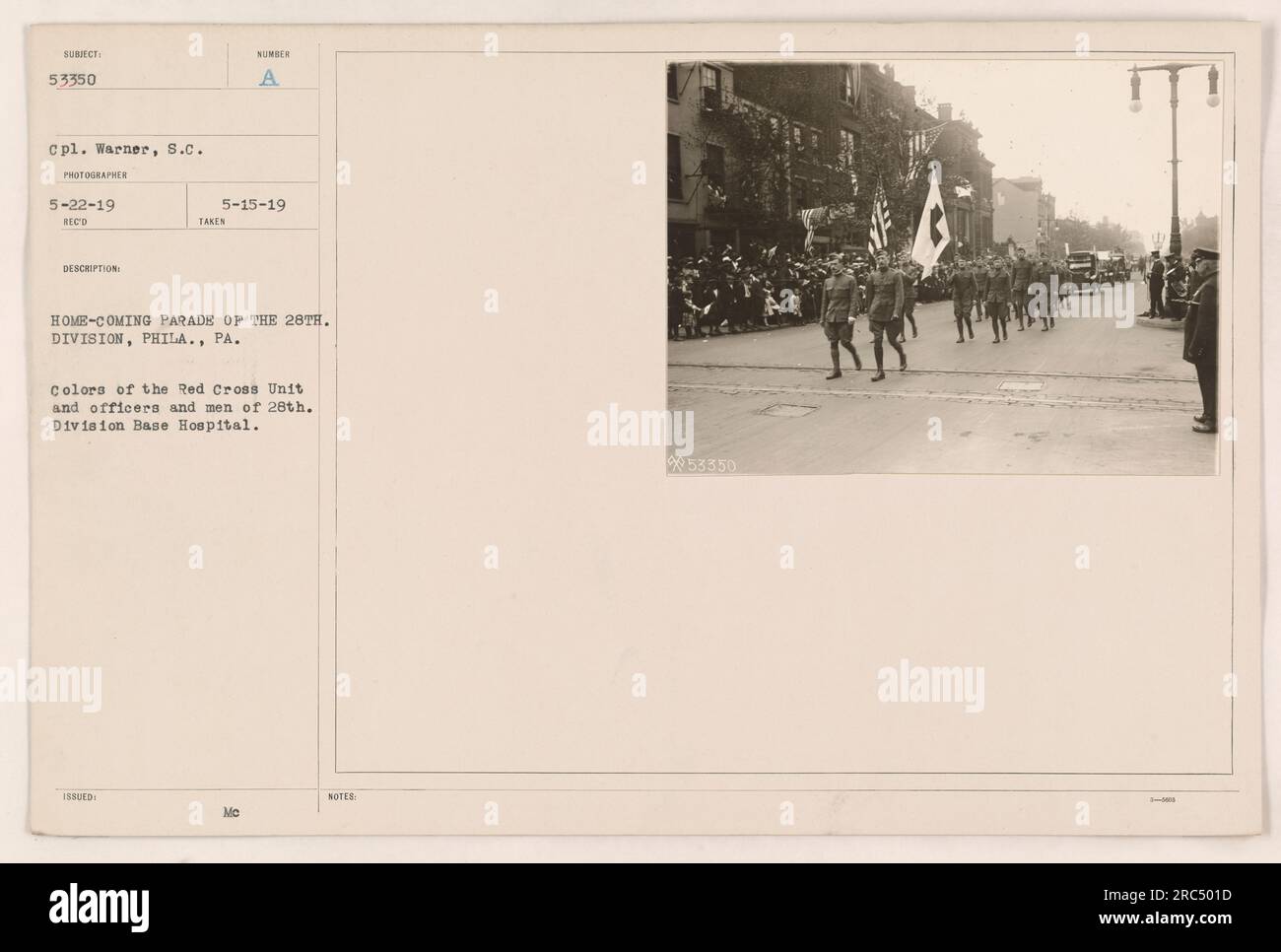 Homecoming Parade der 28. Division, Philadelphia, Pennsylvania. Das Bild zeigt die Rotkreuz-Einheit, Offiziere und Männer des 28. Division Base Hospital. Das Datum des Fotos ist der 22. Mai 1919, und Corporal Warner ist das Subjekt. Das Bild ist Teil einer Sammlung von Fotografien, die amerikanische Militäraktivitäten während des Ersten Weltkriegs dokumentieren.“ Stockfoto