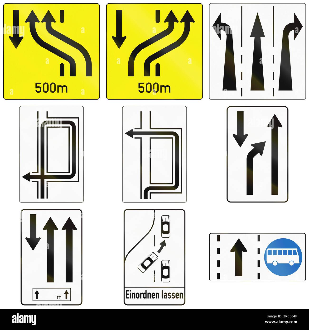Österreichische Hinweisschilder mit Pfeilen, die die Fahrtrichtung und die Benutzung der Fahrspuren anzeigen. Stockfoto
