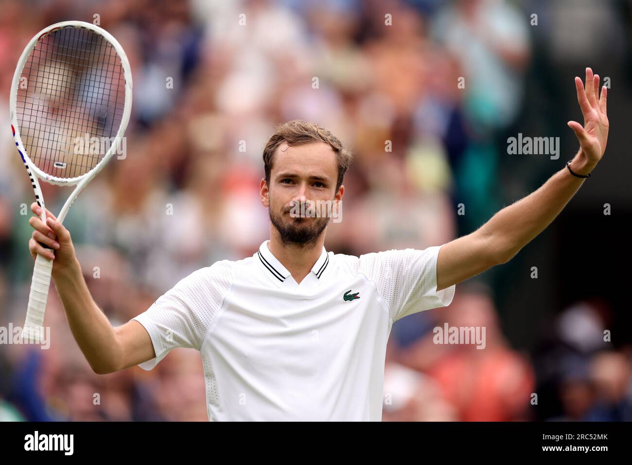 Daniil Medvedev feiert den Sieg über Christopher Eubanks nach dem Viertelfinalspiel der Herren am zehnten Tag der Wimbledon Championships 2023 im All England Lawn Tennis and Croquet Club in Wimbledon. Bilddatum: Mittwoch, 12. Juli 2023. Stockfoto