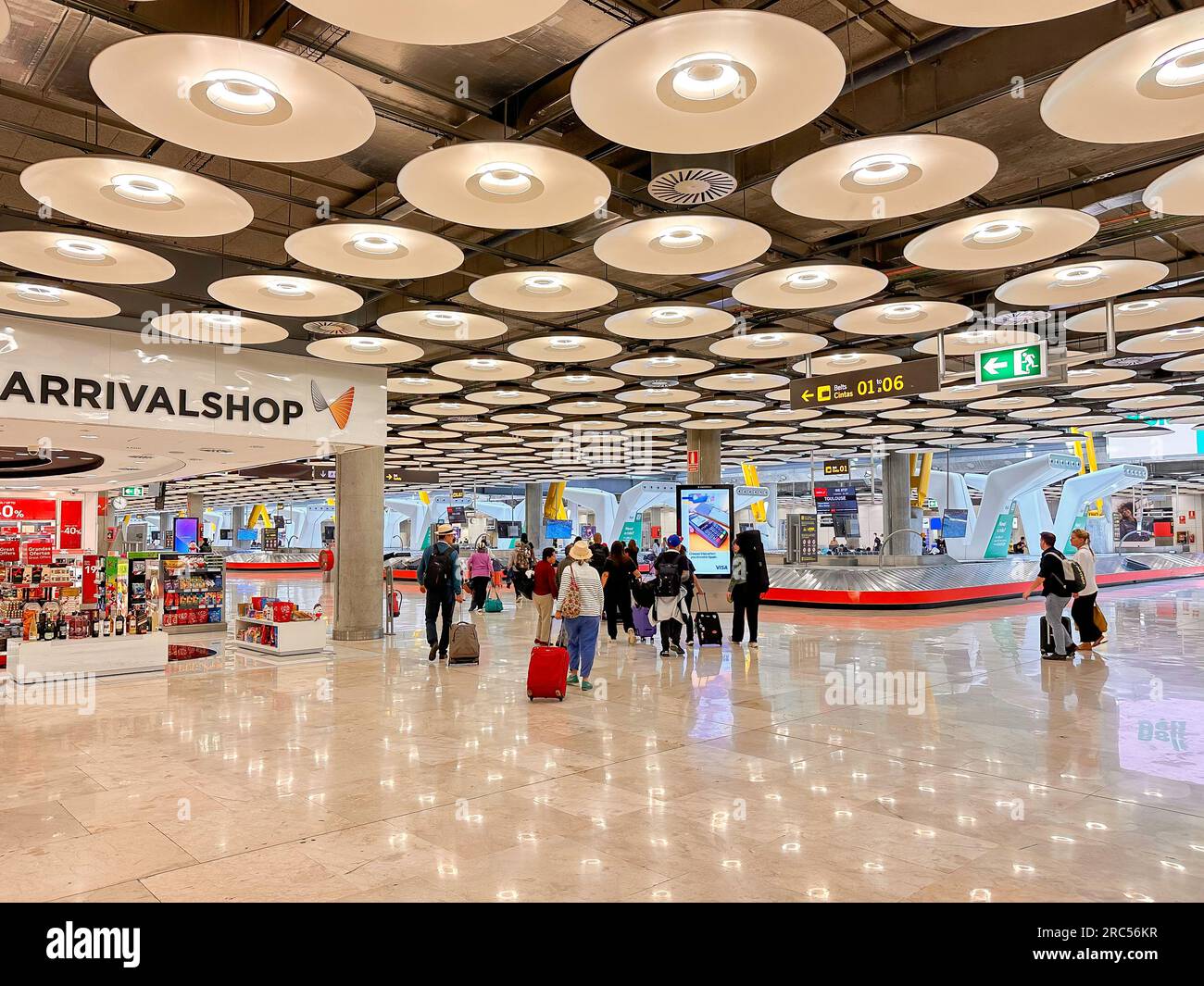 Gepäckhalle in Terminal 4. Madrid-Barajas Flughafen, Barajas Bezirk, Madrid, Königreich Spanien Stockfoto