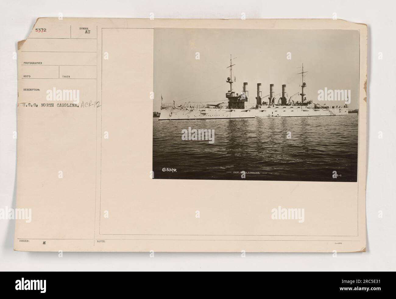 Matrosen an Bord der U.S.S. North Carolina führte während des Ersten Weltkriegs militärische Aktivitäten durch. Das Bild zeigt die Bedeutung des Schiffes bei der Unterstützung der Kriegsbemühungen. Hinweis: Dieser Titel basiert auf den begrenzten verfügbaren Informationen und muss möglicherweise überarbeitet werden, um die Genauigkeit zu gewährleisten. Stockfoto