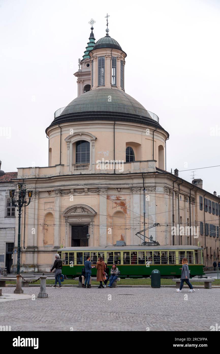 Turin, Italien - 27. März 2022: Piazza Carlo Emanuele II ist einer der wichtigsten Plätze im Zentrum von Savoyen, durchquert von der Via Maria Vittoria und Stockfoto