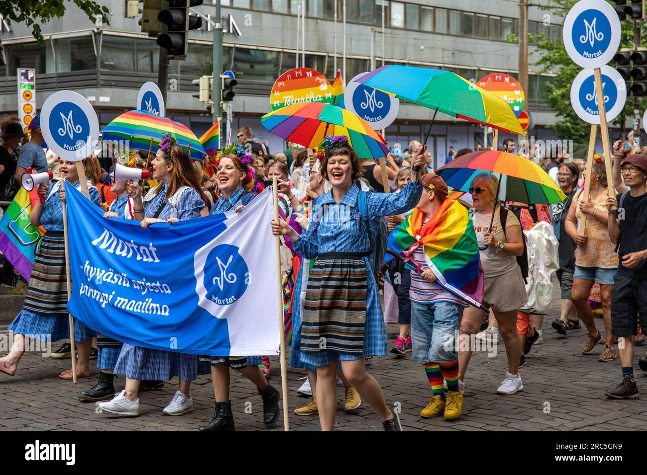 Marianne Heikkilä und die Martha Association oder Martat bei der Helsinki Pride 2023 Parade in Helsinki, Finnland Stockfoto