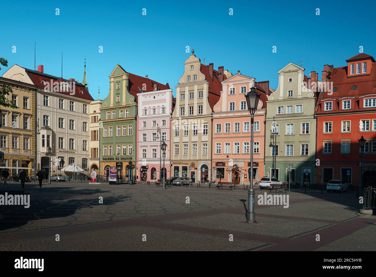 Plac Solny in Breslau. Zweiter Markt in der Altstadt. Fassaden alter Häuser Stockfoto