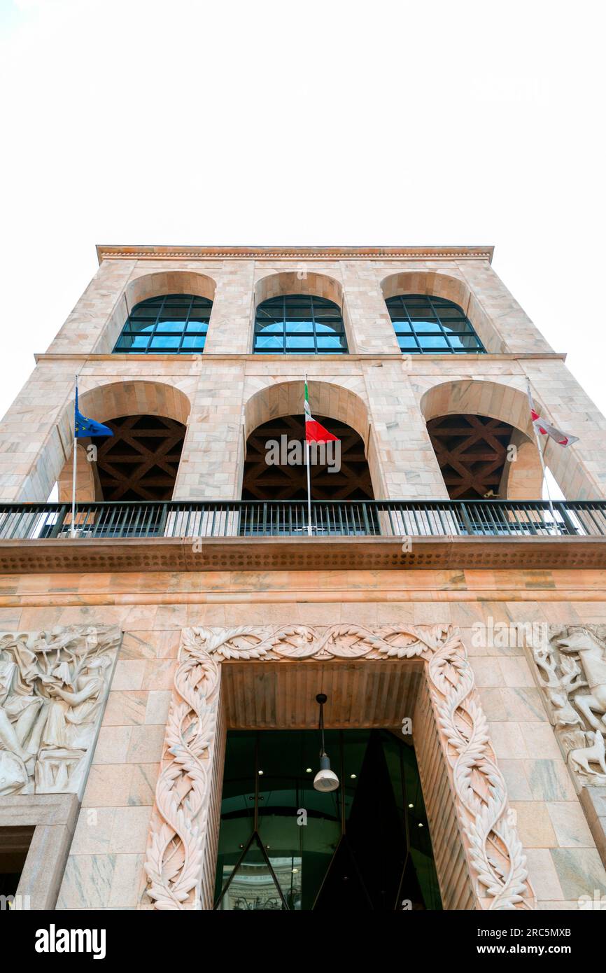 Mailand, Italien - 29. März 2022: Historischer Domplatz, Piazza del Duomo im Zentrum von Mailand, Lombardei, Italien. Stockfoto