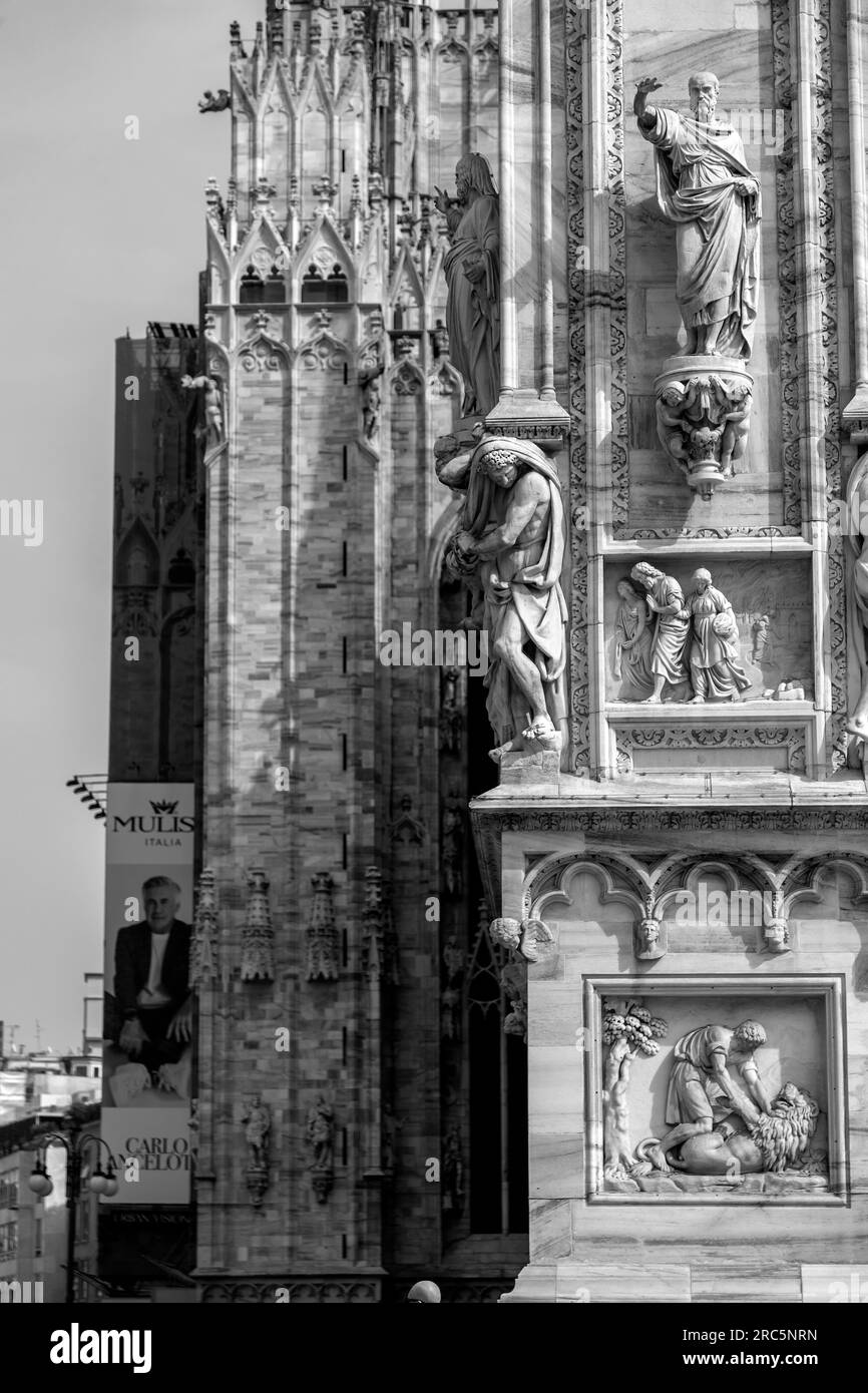 Mailand, Italien - 29. März 2022: Mailänder Kathedrale (Italienisch: Duomo di Mailand, Lombard: Domm de Mailand oder Metropolitanische Kathedrale - Geburtskirche) Stockfoto