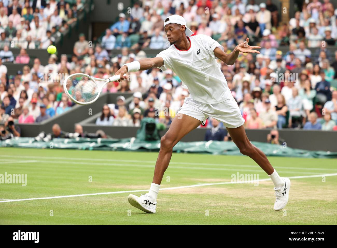 12. Juli 2023; All England Lawn Tennis and Croquet Club, London, England: Wimbledon Tennis Tournament; Christopher Eubanks während seines Spiels Daniil Medvedev Credit: Action Plus Sports Images/Alamy Live News Stockfoto