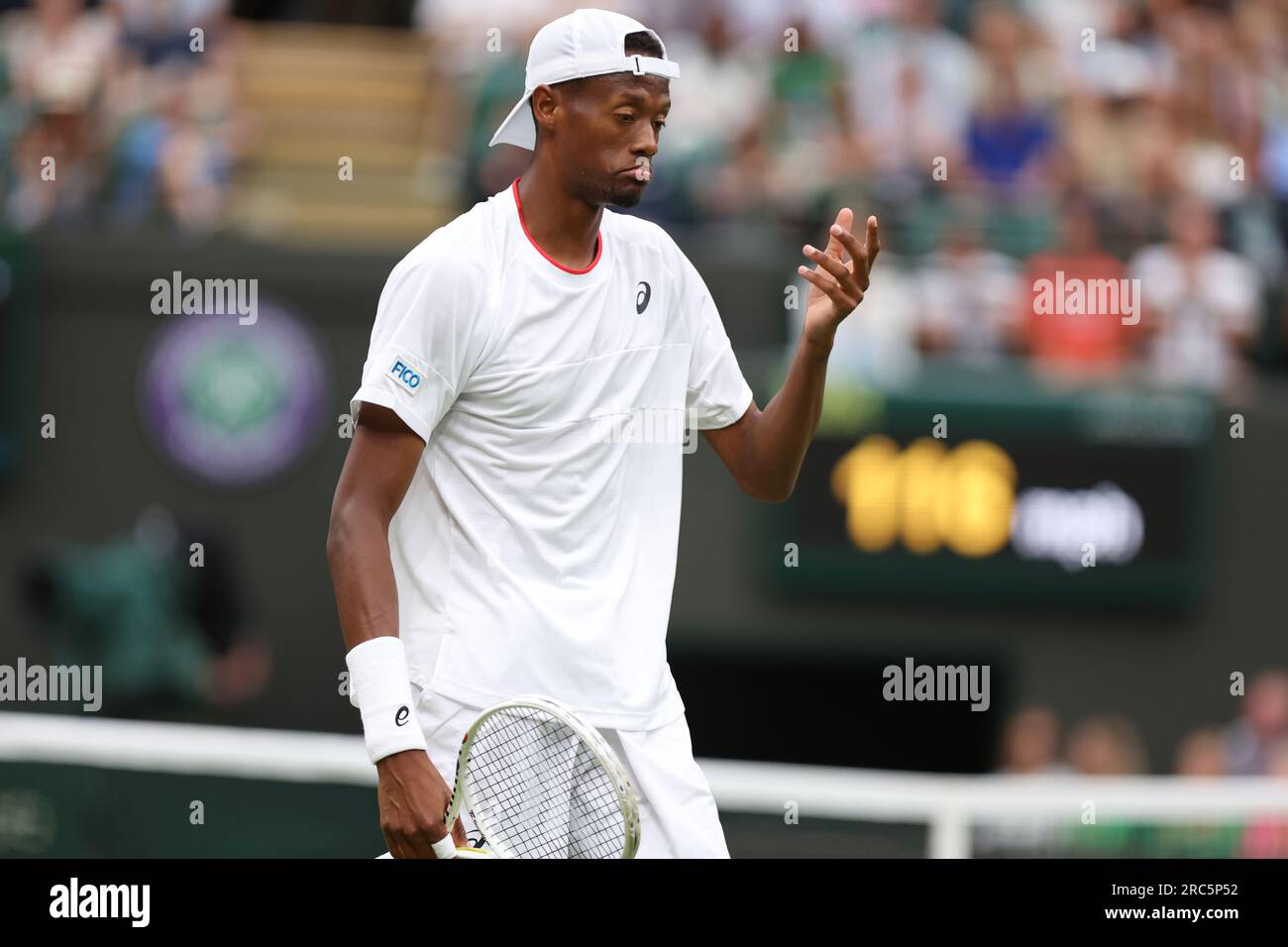 12. Juli 2023; All England Lawn Tennis and Croquet Club, London, England: Wimbledon Tennis Tournament; Christopher Eubanks während seines Spiels Daniil Medvedev Credit: Action Plus Sports Images/Alamy Live News Stockfoto